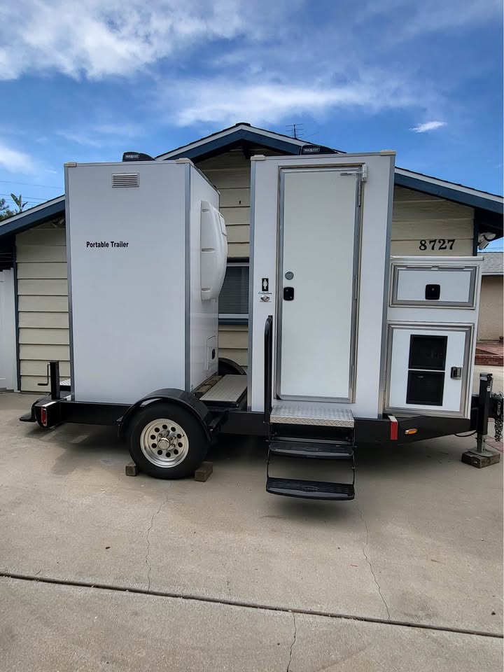 Single-Stall VIP Trailer